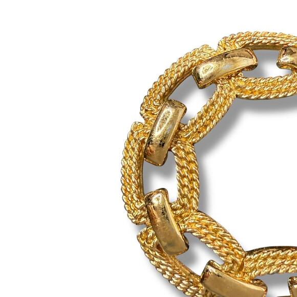 Vintage MONET Brooch Round Circle Wreath Textured  Pin - Picture 3 of 7